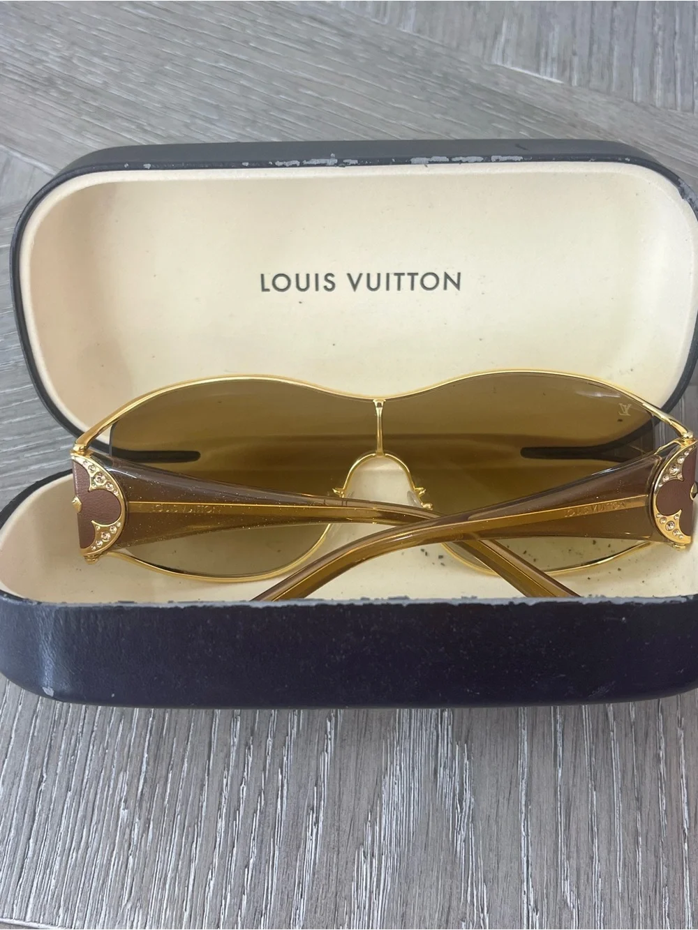 Louis Vuitton Oversized Women’s Sunglasses Size Small